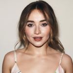 sabrina carpenter height and weight